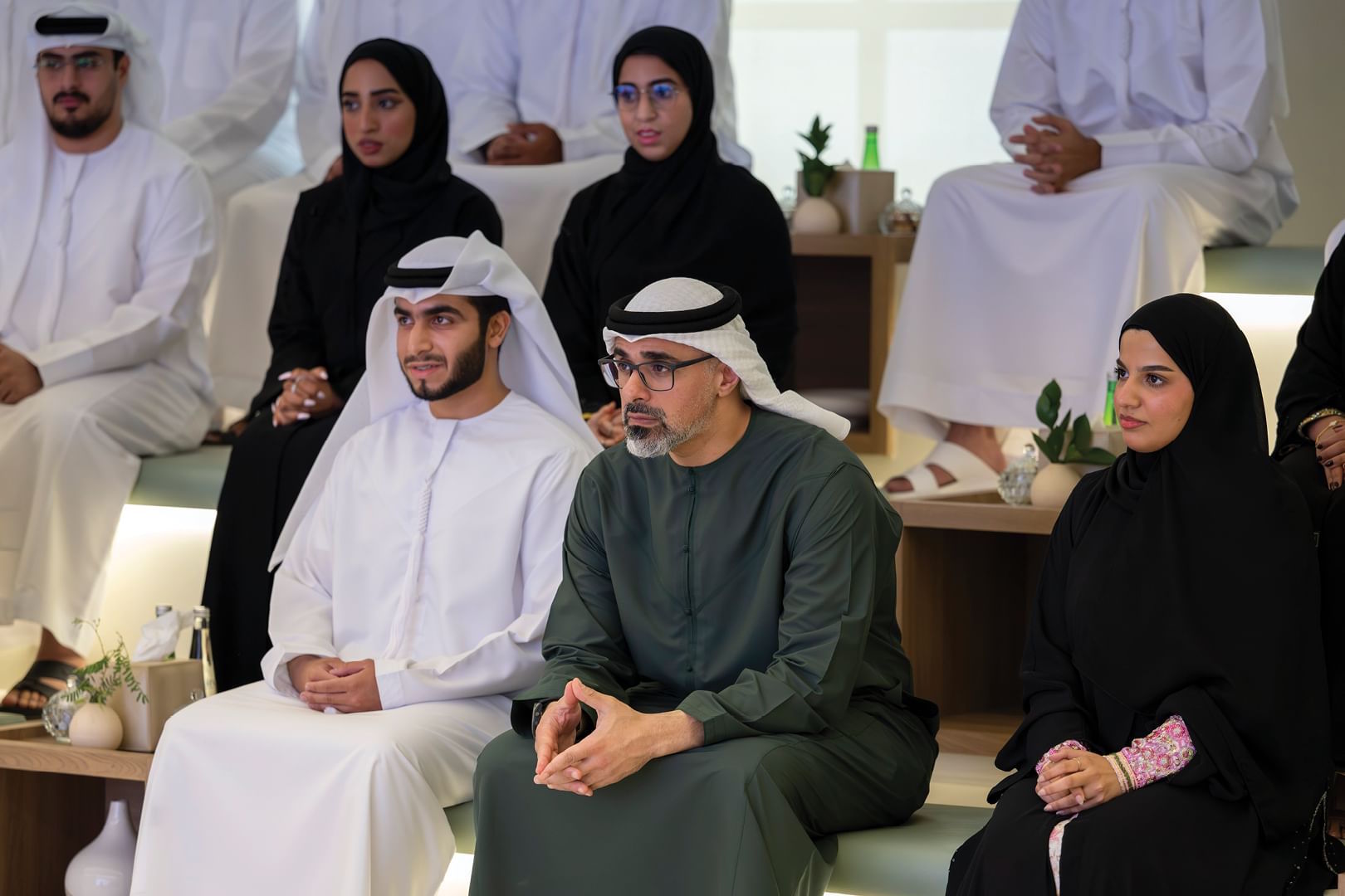 خالد بن محمد بن زايد يجتمع بمجموعة من الطلبة الإماراتيين المبتعثين ضمن برنامج خطوة